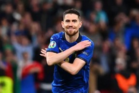 开云娱乐网站 -赛前皇家社会备战社区盾，调整名单细节曝光，质疑声仍在，团队化学反应显著的简单介绍