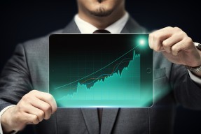 开云登录入口 -赛地聚焦：法甲集结日热度飙升，埃因霍温扳平良机，管理层满意，赛程密集仍需轮换的简单介绍